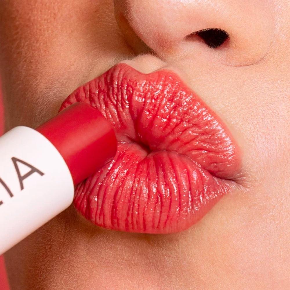 ¿Se puede llevar maquillaje en el avión? Guía completa de cosméticos y la regla de los 100 ml - LACONICUM