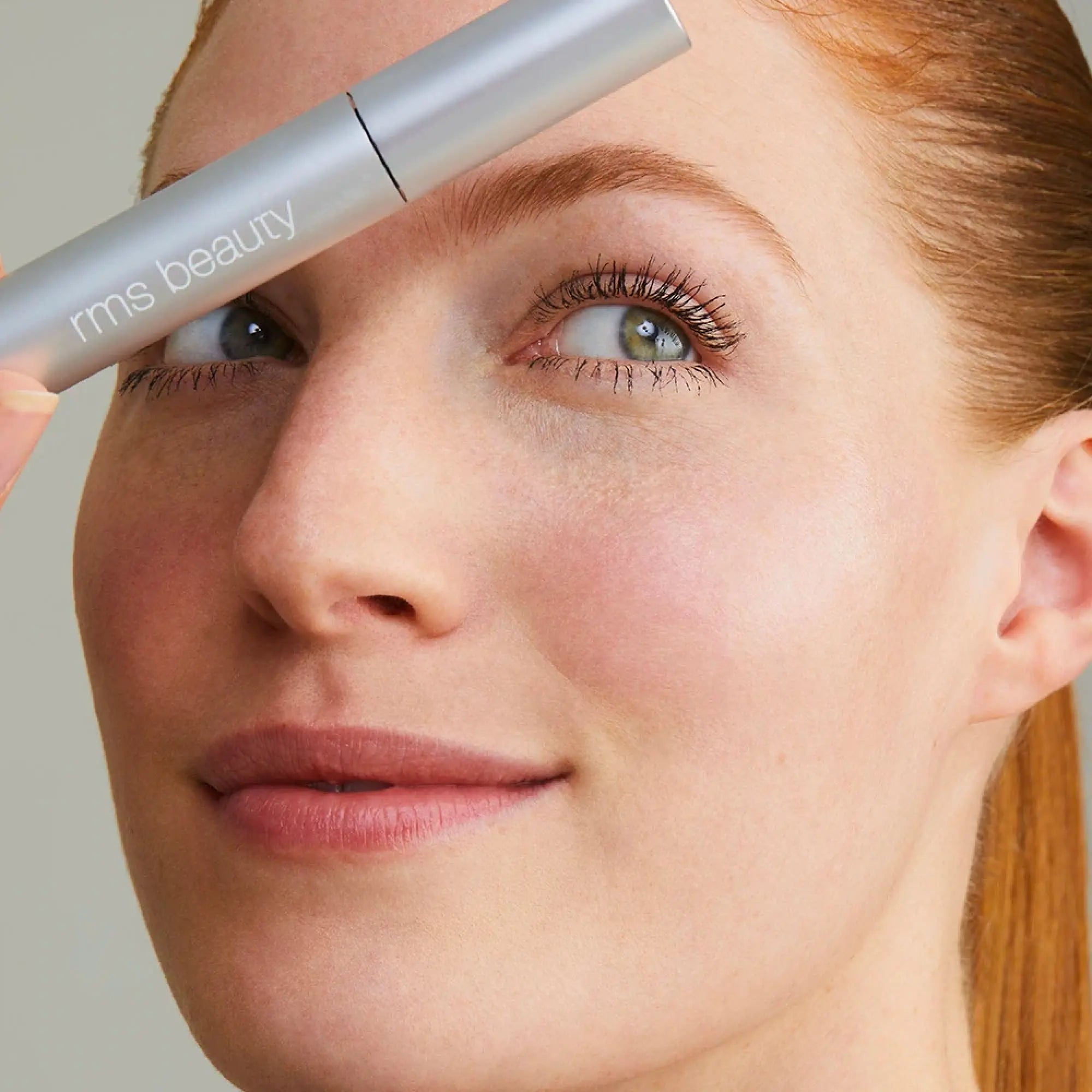 Straight Up™ Volumizing Peptide Mascara - LACONICUM