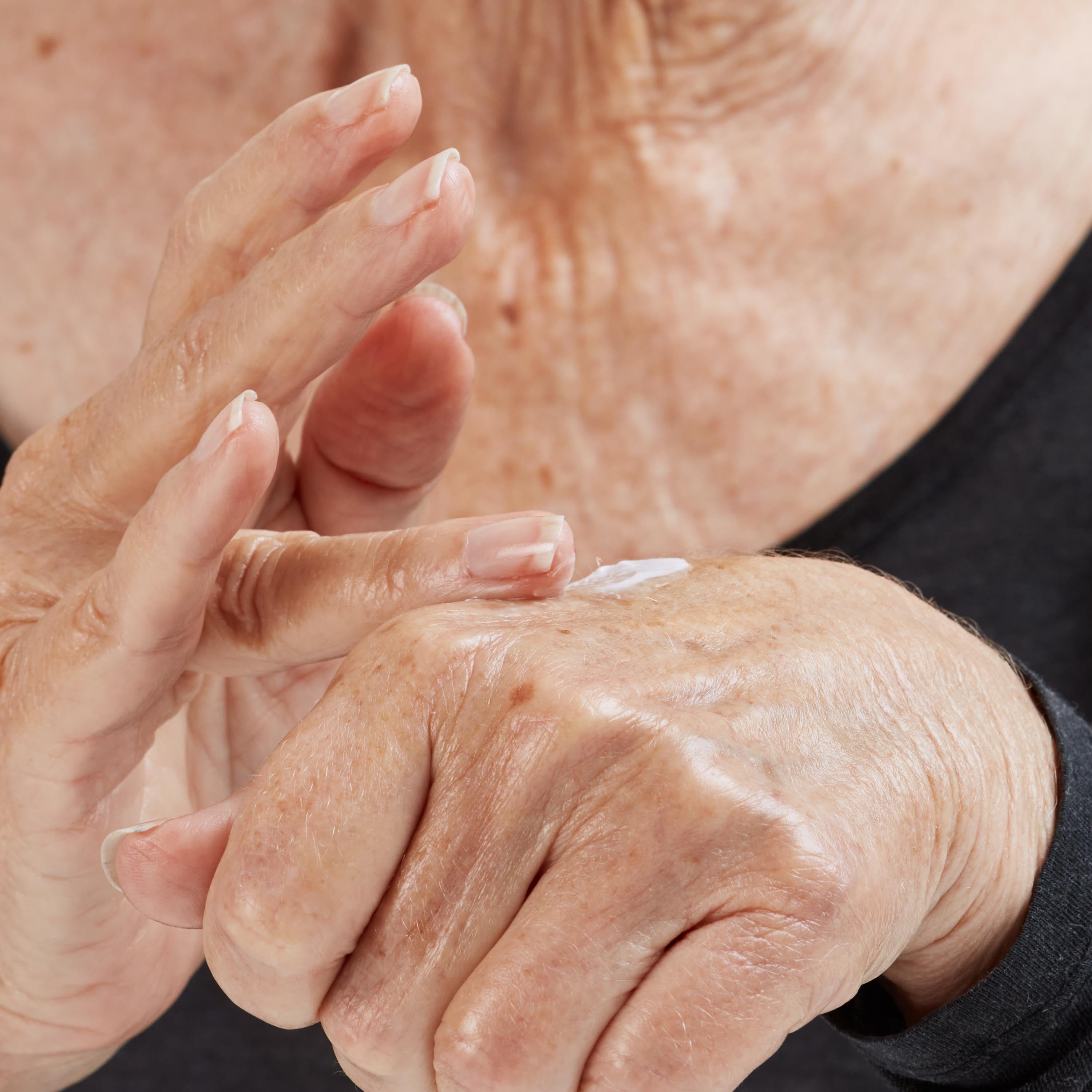 Contorno de ojos para piel madura, ¿cuál elegir? - LACONICUM