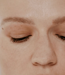 Ojos y cejas - LACONICUM