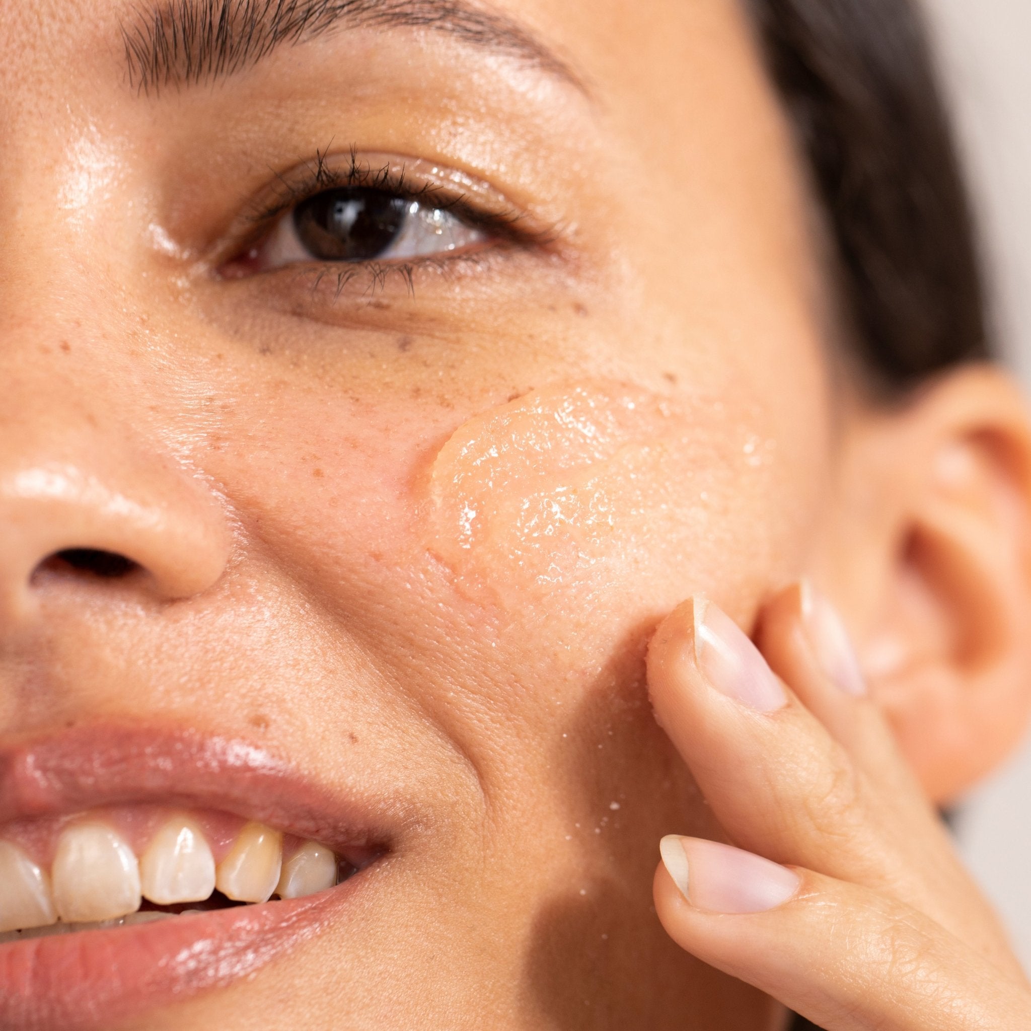 Cloudberry Exfoliating Jelly Cleanser - LACONICUM